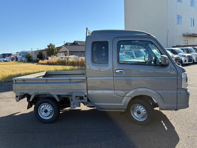 スーパーキャリイ Ｘ　４ＷＤ衝突被害軽減ブレーキ　電動格納ミラー　キーレスエントリー　フォグランプ（4枚目）