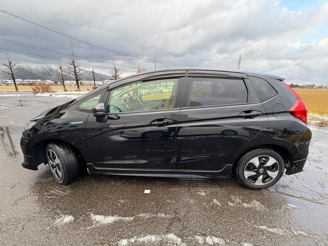 フィットハイブリッド Ｌ　ホンダセンシング　ディスプレイオーディオ　ドラレコ　ＥＴＣ　衝突被害軽減ブレーキ　ワンオーナー（5枚目）