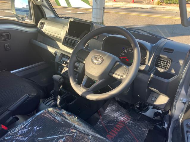 ハイゼットトラック ジャンボエクストラ 4WD 届出済未使用車 スマートキー プッシュスタート オートマ エアコン パワステ パワーウインド 衝突被害軽減システム 電動格納ミラー(10枚目)