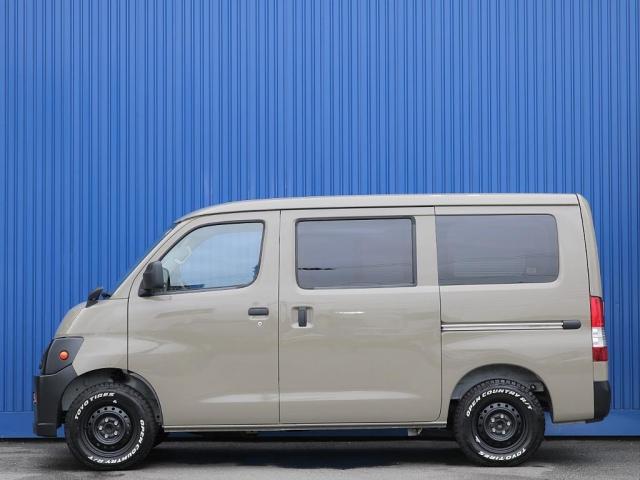 ライトエースバン ＧＬ　Ｒｅｎｏｃａ　丸目２灯フェイス　トヨタ純正　１４インチスチールホイール　ＴＯＹＯ　ＯＰＥＮＣＯＵＮＴＲＹ　Ｒ／Ｔタイヤ　丸目ヘッドライト　ウィンカーレンズ　サイドマーカー　ドア内張張替え施工（6枚目）