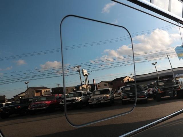 ハイエースバン スーパーGL ダークプライムII ロングボディ 6型ナロー・床張り施工・ベッドキットtypeII・NT1 16インチAW・ナスカータイヤ煌テール・TRDフロントスポイラー・TRDマッドフラップ・Kenwood製フルセグナビ・デジタルインナーミラー(17枚目)