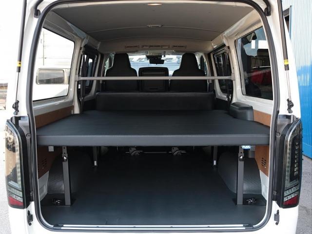 ハイエースバン ロングDX GLパッケージ Type2bヘッドキット・ディーゼルターボ4WD・アルパイン11インチ・インナーブラックヘッドライト・16インチAW・TOYOタイヤ・小窓付き・AC100V電源・黒革調シートカバー・オーバーフェンダー(8枚目)