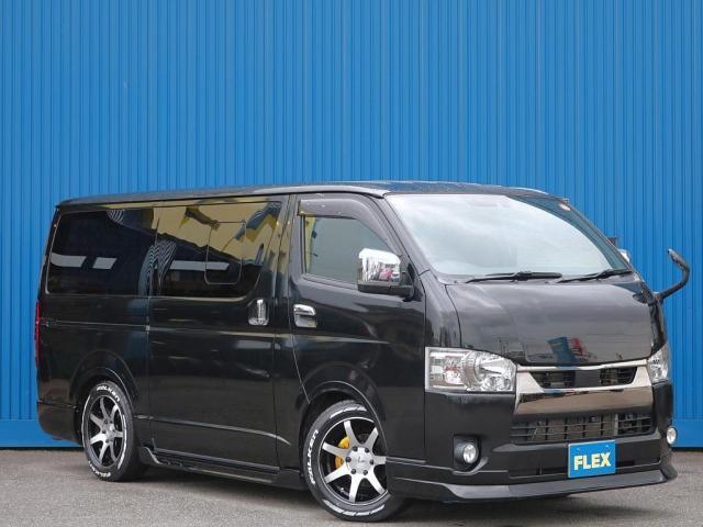 ハイエースバン 玄武ローダウン・カミュラ17インチAW・デジタルインナーミラー・AC100V・バットフェイスボンネット・オーバーフェンダー・415cobraマフラーカッター・4分割式ベットキットTYPE2(3枚目)