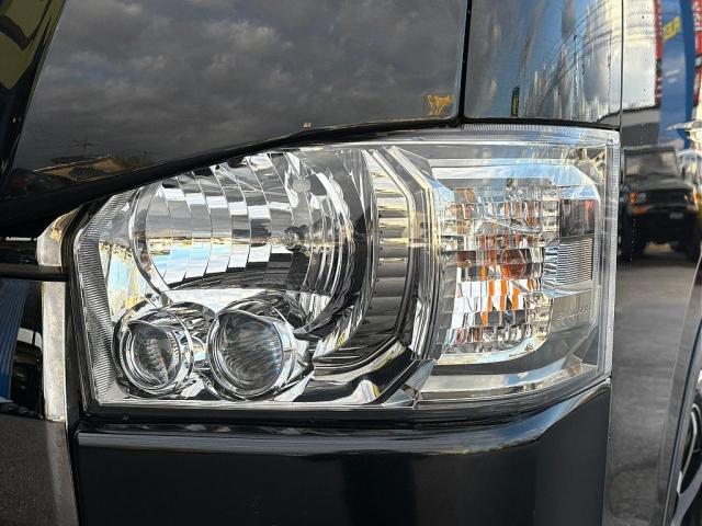 ハイエースバン 玄武ローダウン・カミュラ17インチAW・デジタルインナーミラー・AC100V・バットフェイスボンネット・オーバーフェンダー・415cobraマフラーカッター・4分割式ベットキットTYPE2(14枚目)