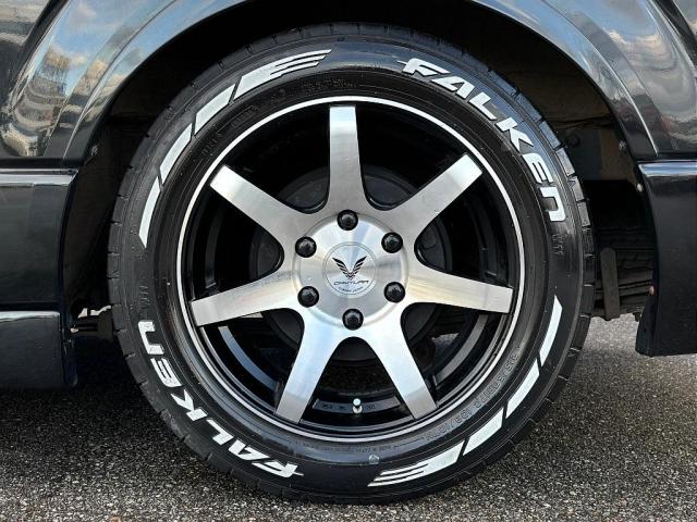 ハイエースバン 玄武ローダウン・カミュラ17インチAW・デジタルインナーミラー・AC100V・バットフェイスボンネット・オーバーフェンダー・415cobraマフラーカッター・4分割式ベットキットTYPE2(19枚目)