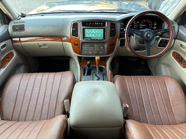 ランドクルーザー１００ ＶＸリミテッド　丸目２灯・アンヴィルグレーペイント・５速ＡＴ・マルチレス・サンルーフ・シートヒーター・ＬＥＤ３色テールランプ・ＤＥＡＮコロラド１６インチＡＷ・ウッドステアリング・クラシックシートカバー（2枚目）