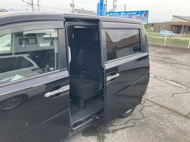 G バックカメラ TV 両側電動スライドドア スマートキー 電動格納ミラー 後席モニター AT アルミホイール CD 盗難防止システム 衝突安全ボディ ABS エアコン パワーステアリング(12枚目)