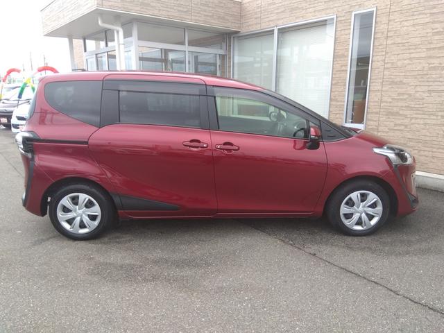 シエンタ ハイブリッド　Ｇ　セーフティーエディション　ＳＤナビ　ワンセグ　ＢＴ　全方位カメラ　ＥＴＣ　ハーフ革シート　スマートキー×２　プッシュスタート　ＬＥＤライト　シートリフター　トヨタセーフティセンス　Ｗシートヒーター　Ｗパワースライドドア（6枚目）