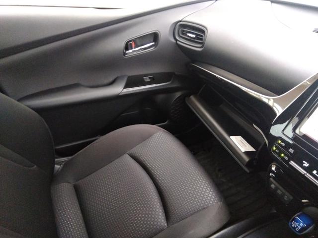プリウス SR8/7車検有 走行4万1千 トヨタセーフティ 試乗OK R8/7車検有 走行4万1千 トヨタセーフティセンス コーナーソナー メモリーナビ フルセグTV バックカメラ ETC 前後ドライブレコーダー レーダークルーズ 純正アルミ LED ワンオーナー(57枚目)