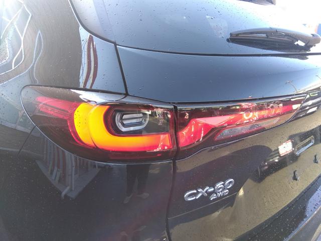 ＣＸ－６０ ＸＤ－ハイブリッド　プレミアムスポーツ　アップルカープレイ　フルセグ　ＢＴ　全方位カメラ　コーナーソナー　前席本革エアコンシート　ＬＥＤライト　ＢＯＳＳサウンド　純正２０ＡＷ　サンルーフ　パワーテールゲート　クルコン　スマートキー×２（16枚目）