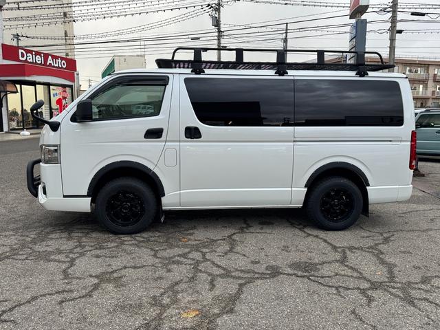 ハイエースバン スーパーGL ダークプライムII 4WD ディーゼル リフトアップ 両側パワースリアドドア バンパーガードオーバーフェンダー チッピング塗装 ベットキット デジタルインナーミラー 全方位モニター プッシュスタート LEDヘッドライト(5枚目)