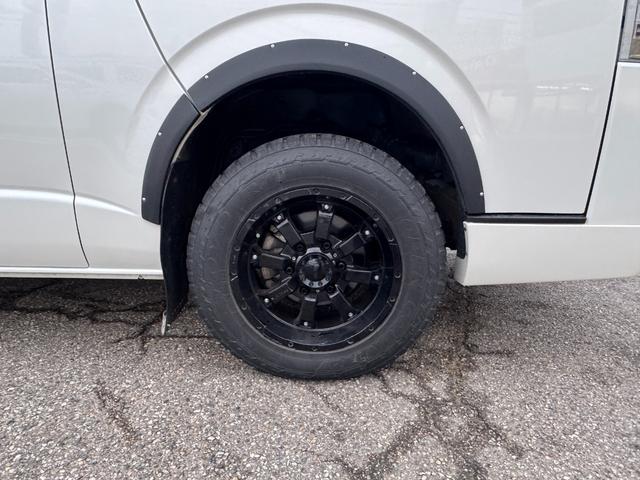 ハイエースバン スーパーGL ダークプライムII 4WD ディーゼル リフトアップ 両側パワースリアドドア バンパーガードオーバーフェンダー チッピング塗装 ベットキット デジタルインナーミラー 全方位モニター プッシュスタート LEDヘッドライト(18枚目)