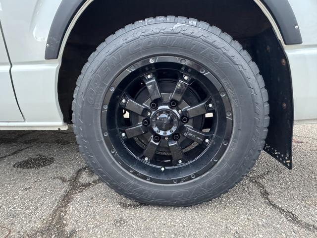 ハイエースバン スーパーGL ダークプライムII 4WD ディーゼル リフトアップ 両側パワースリアドドア バンパーガードオーバーフェンダー チッピング塗装 ベットキット デジタルインナーミラー 全方位モニター プッシュスタート LEDヘッドライト(23枚目)