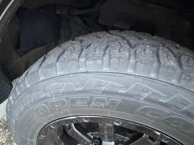 ハイエースバン スーパーGL ダークプライムII 4WD ディーゼル リフトアップ 両側パワースリアドドア バンパーガードオーバーフェンダー チッピング塗装 ベットキット デジタルインナーミラー 全方位モニター プッシュスタート LEDヘッドライト(26枚目)