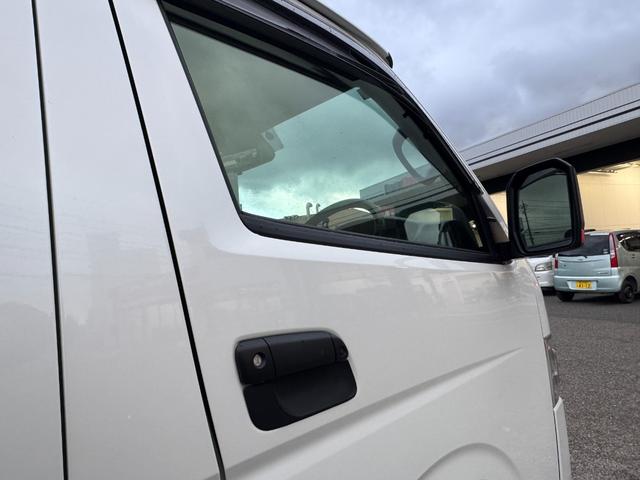 ハイエースバン スーパーGL ダークプライムII 4WD ディーゼル リフトアップ 両側パワースリアドドア バンパーガードオーバーフェンダー チッピング塗装 ベットキット デジタルインナーミラー 全方位モニター プッシュスタート LEDヘッドライト(27枚目)