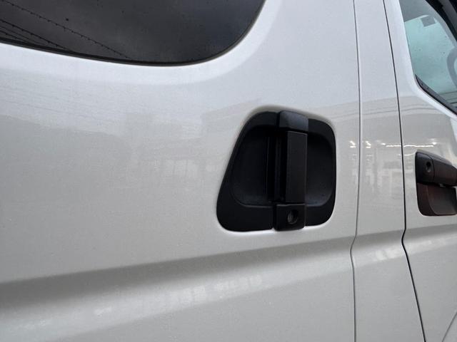 ハイエースバン スーパーGL ダークプライムII 4WD ディーゼル リフトアップ 両側パワースリアドドア バンパーガードオーバーフェンダー チッピング塗装 ベットキット デジタルインナーミラー 全方位モニター プッシュスタート LEDヘッドライト(28枚目)