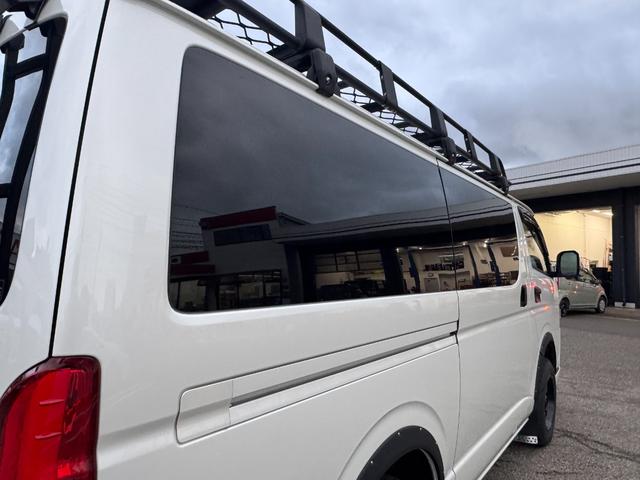 ハイエースバン スーパーGL ダークプライムII 4WD ディーゼル リフトアップ 両側パワースリアドドア バンパーガードオーバーフェンダー チッピング塗装 ベットキット デジタルインナーミラー 全方位モニター プッシュスタート LEDヘッドライト(29枚目)