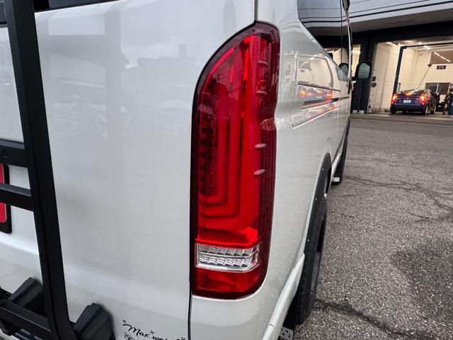 ハイエースバン スーパーGL ダークプライムII 4WD ディーゼル リフトアップ 両側パワースリアドドア バンパーガードオーバーフェンダー チッピング塗装 ベットキット デジタルインナーミラー 全方位モニター プッシュスタート LEDヘッドライト(30枚目)