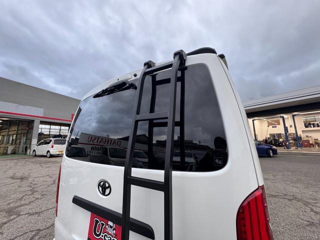 ハイエースバン スーパーGL ダークプライムII 4WD ディーゼル リフトアップ 両側パワースリアドドア バンパーガードオーバーフェンダー チッピング塗装 ベットキット デジタルインナーミラー 全方位モニター プッシュスタート LEDヘッドライト(33枚目)