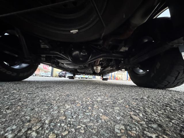 ハイエースバン スーパーGL ダークプライムII 4WD ディーゼル リフトアップ 両側パワースリアドドア バンパーガードオーバーフェンダー チッピング塗装 ベットキット デジタルインナーミラー 全方位モニター プッシュスタート LEDヘッドライト(37枚目)