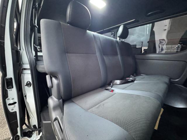 ハイエースバン スーパーGL ダークプライムII 4WD ディーゼル リフトアップ 両側パワースリアドドア バンパーガードオーバーフェンダー チッピング塗装 ベットキット デジタルインナーミラー 全方位モニター プッシュスタート LEDヘッドライト(40枚目)