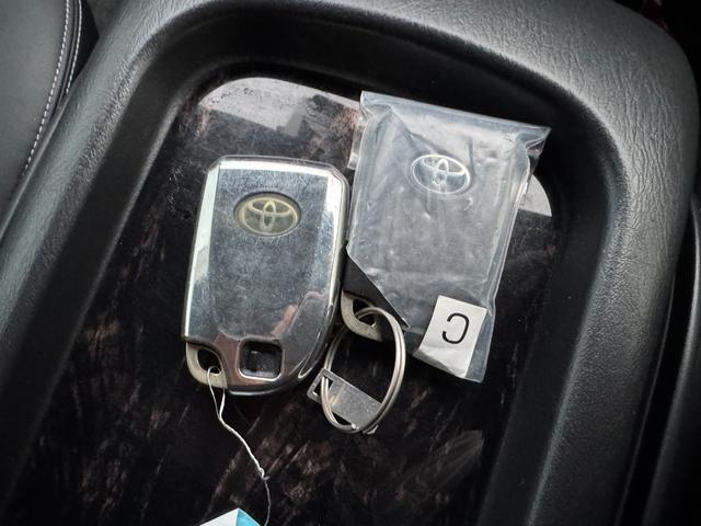 ハイエースバン スーパーGL ダークプライムII 4WD ディーゼル リフトアップ 両側パワースリアドドア バンパーガードオーバーフェンダー チッピング塗装 ベットキット デジタルインナーミラー 全方位モニター プッシュスタート LEDヘッドライト(65枚目)