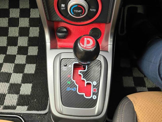 コペン ローブ　Ｓ　ドライブレコーダー　バックカメラ　ナビ　ＴＶ　ＬＥＤヘッドランプ　スマートキー　アイドリングストップ　シートヒーター　ＣＶＴ　盗難防止システム　ＡＢＳ　ＥＳＣ　ＣＤ　ＵＳＢ　アルミホイール（7枚目）