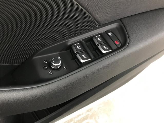 Ａ３ スポーツバック３０ＴＦＳＩ　純正ナビ　フルセグＴＶ　コンビニエンスＰＫ　ＬＥＤライトＰＫ　バーチャルコックピットＰＫ　ＢＴ　ＣＤ　ＤＶＤ　ＳＤ　ＵＳＢ　ＡＵＸ　バックカメラ　追従クルコン　ＥＴＣ　純正１６インチホイル（35枚目）