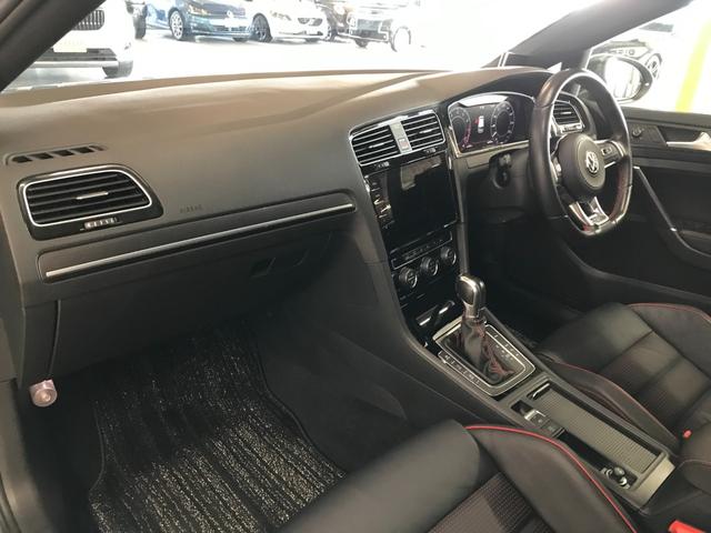 ゴルフＧＴＩ ダイナミック　レザーＰＫＧ（レザーシート／パワーシート／シートヒーター）純正９インチナビ　フルセグＴＶ　Ｂカメラ　ＣＤ　ＤＶＤ　ＢＴオーディオ　ＵＳＢ　アップルカープレイ　追従クルコン　純正１８ＡＷ　ＥＴＣ（14枚目）
