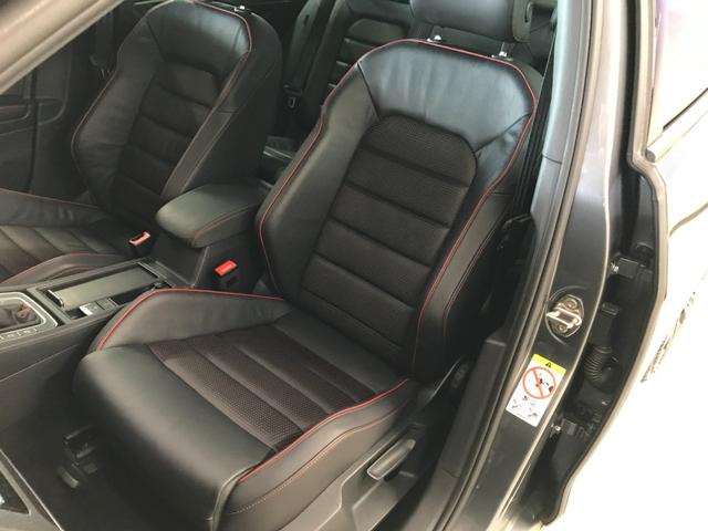 ゴルフＧＴＩ ダイナミック　レザーＰＫＧ（レザーシート／パワーシート／シートヒーター）純正９インチナビ　フルセグＴＶ　Ｂカメラ　ＣＤ　ＤＶＤ　ＢＴオーディオ　ＵＳＢ　アップルカープレイ　追従クルコン　純正１８ＡＷ　ＥＴＣ（15枚目）