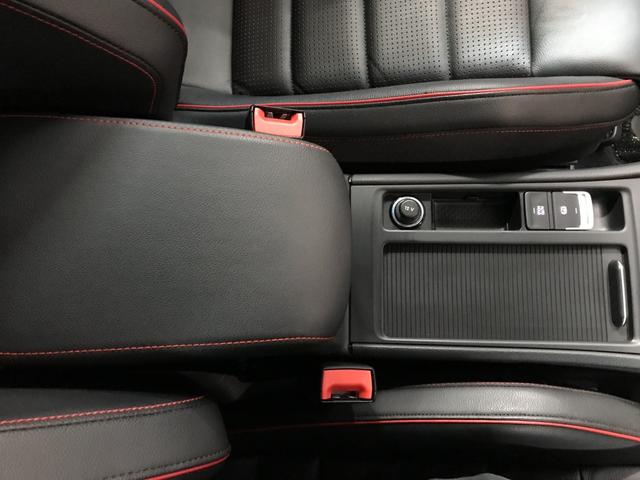 ゴルフＧＴＩ ダイナミック　レザーＰＫＧ（レザーシート／パワーシート／シートヒーター）純正９インチナビ　フルセグＴＶ　Ｂカメラ　ＣＤ　ＤＶＤ　ＢＴオーディオ　ＵＳＢ　アップルカープレイ　追従クルコン　純正１８ＡＷ　ＥＴＣ（26枚目）
