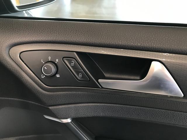 ゴルフＧＴＩ ダイナミック　レザーＰＫＧ（レザーシート／パワーシート／シートヒーター）純正９インチナビ　フルセグＴＶ　Ｂカメラ　ＣＤ　ＤＶＤ　ＢＴオーディオ　ＵＳＢ　アップルカープレイ　追従クルコン　純正１８ＡＷ　ＥＴＣ（42枚目）