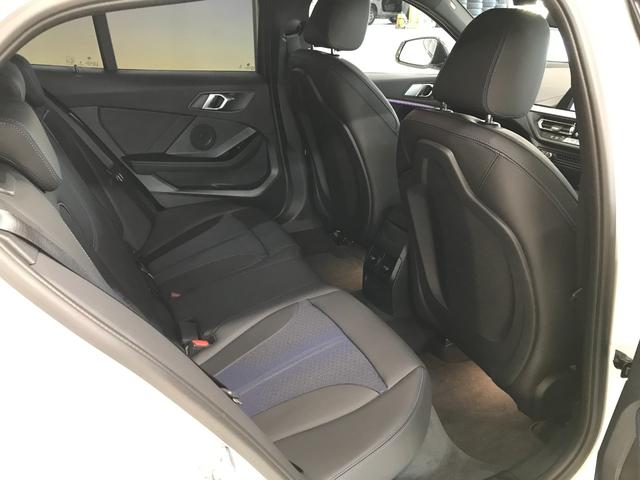 １シリーズ １１８ｄ　Ｍスポーツ　純正１０．２５ＨＤＤナビ　ＵＳＢ　ＢＴ　アップルカープレイ　衝突軽減ブレーキ　追従クルコン　車線逸脱　ブラインドスポット　前後ドラレコ　バックカメラ　パワーシート　ハーフレザーシート　パワーバックドア（14枚目）