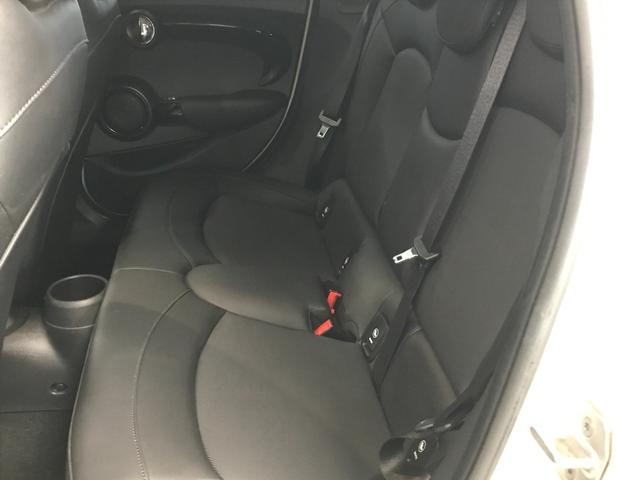 エンジンルーム　室内　クリーニング済みです。屋内展示場にて展示中☆車両品質には自信がございます！ぜひ一度ご来店ください！！