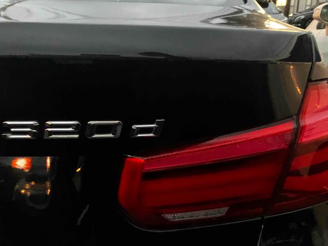 ３シリーズ ３２０ｄ　ラグジュアリー　ドライブレコーダー　オートクルーズコントロール　アルミホイール　革シート　スマートキー　ＡＴ　盗難防止システム　ＡＢＳ　ＥＳＣ　エアコン　パワーステアリング　パワーウィンドウ　運転席エアバッグ（10枚目）