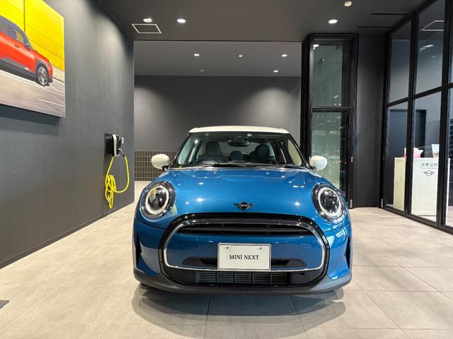 MINI クーパー エッセンシャル・トリム MINI正規ディーラー認定中古車 2年間走行距離無制限保証 5ドア DCT 禁煙車 ワンオーナー(2枚目)