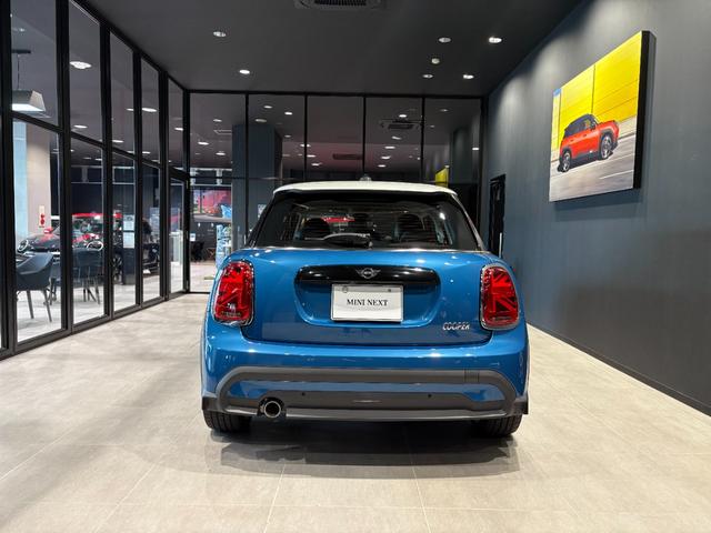 MINI クーパー エッセンシャル・トリム MINI正規ディーラー認定中古車 2年間走行距離無制限保証 5ドア DCT 禁煙車 ワンオーナー(3枚目)