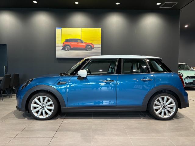 MINI クーパー エッセンシャル・トリム MINI正規ディーラー認定中古車 2年間走行距離無制限保証 5ドア DCT 禁煙車 ワンオーナー(6枚目)