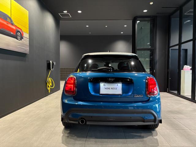 MINI クーパー エッセンシャル・トリム MINI正規ディーラー認定中古車 2年間走行距離無制限保証 5ドア DCT 禁煙車 ワンオーナー(9枚目)
