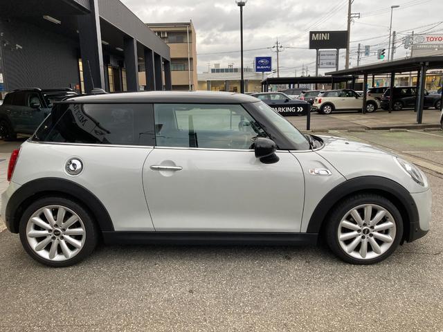 MINI クーパーS MINI正規ディーラー認定中古車 2年間走行距離無制限保証 ワンオーナー LEDバックカメラ(4枚目)