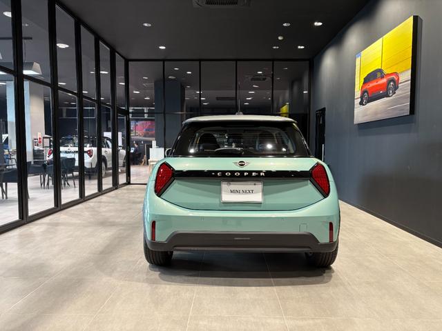 MINI クーパーC クラシック・トリム MINI正規ディーラー認定中古車 2年間走行距離無制限保証 3ドア DCT(3枚目)
