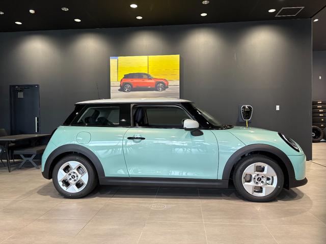 MINI クーパーC クラシック・トリム MINI正規ディーラー認定中古車 2年間走行距離無制限保証 3ドア DCT(7枚目)