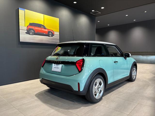 MINI クーパーC クラシック・トリム MINI正規ディーラー認定中古車 2年間走行距離無制限保証 3ドア DCT(8枚目)