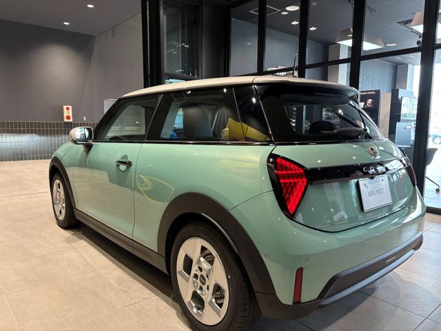 MINI クーパーC クラシック・トリム MINI正規ディーラー認定中古車 2年間走行距離無制限保証 3ドア DCT(13枚目)