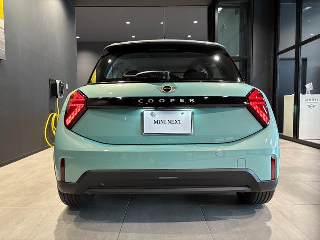 MINI クーパーC クラシック・トリム MINI正規ディーラー認定中古車 2年間走行距離無制限保証 3ドア DCT(14枚目)