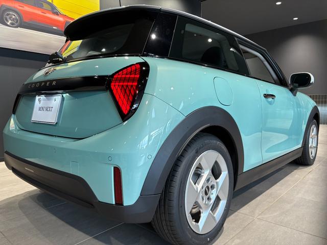 MINI クーパーC クラシック・トリム MINI正規ディーラー認定中古車 2年間走行距離無制限保証 3ドア DCT(18枚目)