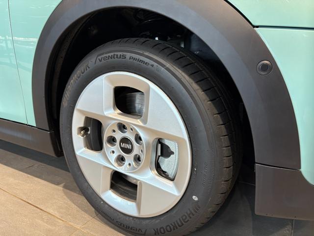 MINI クーパーC クラシック・トリム MINI正規ディーラー認定中古車 2年間走行距離無制限保証 3ドア DCT(19枚目)