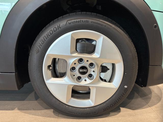 MINI クーパーC クラシック・トリム MINI正規ディーラー認定中古車 2年間走行距離無制限保証 3ドア DCT(20枚目)
