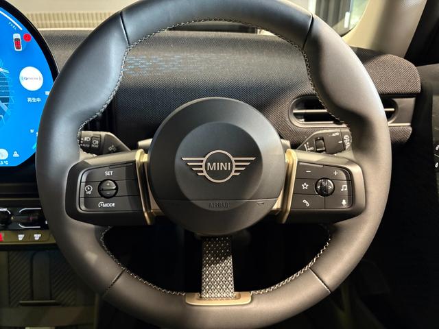 MINI クーパーC クラシック・トリム MINI正規ディーラー認定中古車 2年間走行距離無制限保証 3ドア DCT(31枚目)