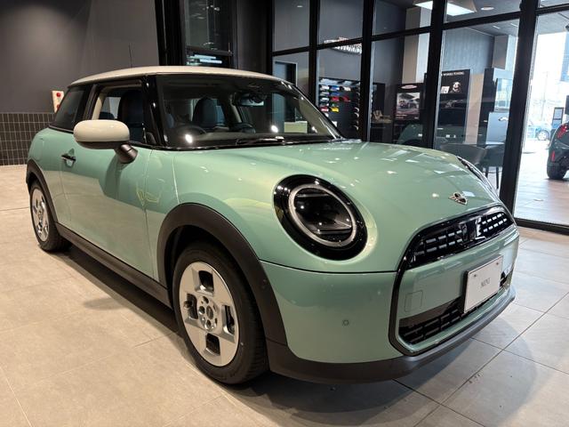 MINI クーパーC クラシック・トリム MINI正規ディーラー認定中古車 2年間走行距離無制限保証 3ドア DCT(33枚目)